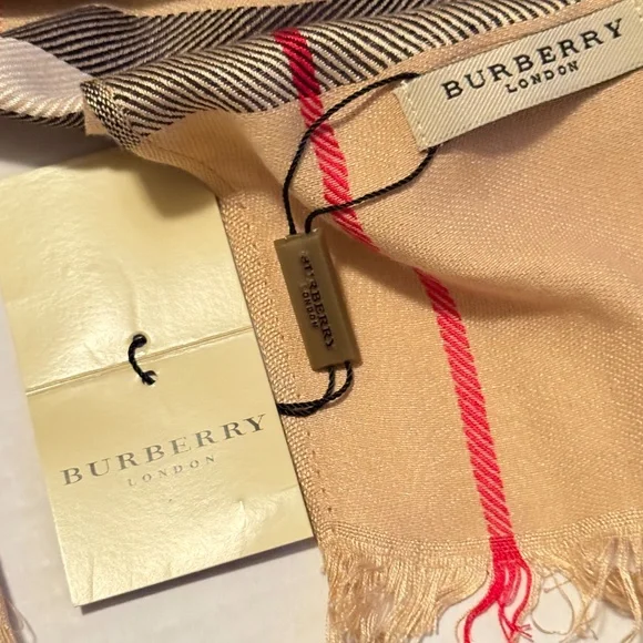 Burberry Women's Classic Nova Check Cashmere Scarf NWT - Picture 4 of 5